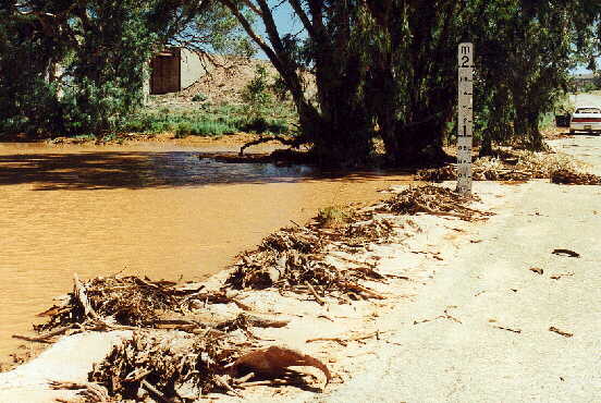 Floodway - Water over Road - nrdliche Flinders Ranges