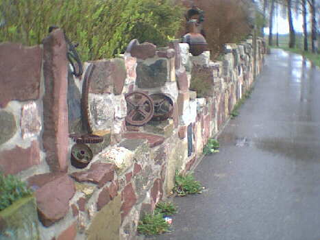 2002 - Herrenberg-Gltstein - Sichtmauer eines Vorgarten