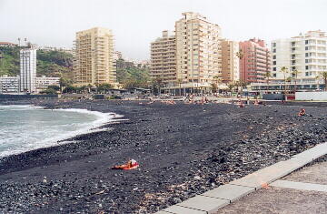 (c)2002 KPKproject - Puerto de la Cruz - an der Strandpromenade