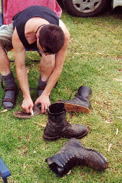 Stiefel-Reparatur ist angesagt - die enormen Hitzeverhltnisse sind schuld!