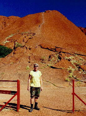 Ayers Rock - KPK noch lachend vor dem Aufstieg - hier wird's ernst!