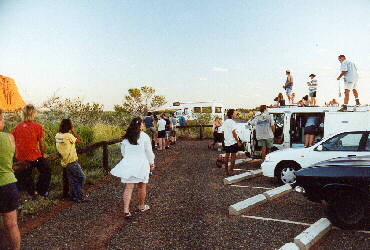 Ayers Rock - der Countdown fr den SonnenUNTERGANG luft