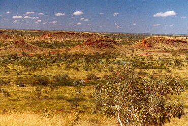 Blick vom One Tank Hill Lookout (Tennat Creek) ins weite Land