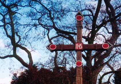 Schnes Feldkreuz vor Dommelsberg