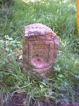 (c)2002 KPKproject - Besenfeld - 2002 - Grenzstein - von vorne