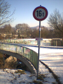2002 Riederich - ein Warnhinweis fr allzu schwere Wandersleut