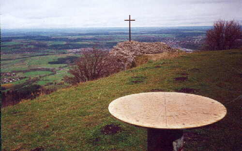 (c) KPKproject - auf dem Lochenstein - Gipfelkreuz und Hinweisplatte