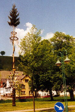 Albstadt-Onstmettingen am IVV-Wandertag fotografiert 24.05.2001