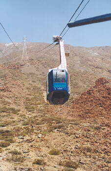 (c)2002 KPKproject - Die Seilbahn von der Talstation aus