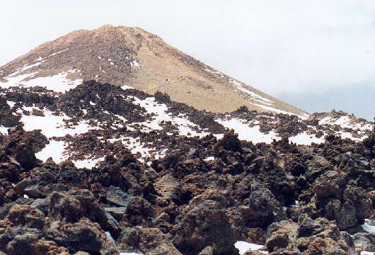 (c)2002 KPKproject - unterwegs nach oben - kurz vor dem Ziel - Blick auf den greifbaren Teidegipfel