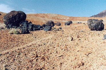 (c)2002 KPKproject - unterwegs nach oben noch ein Zurückblick auf die Teide-Eier