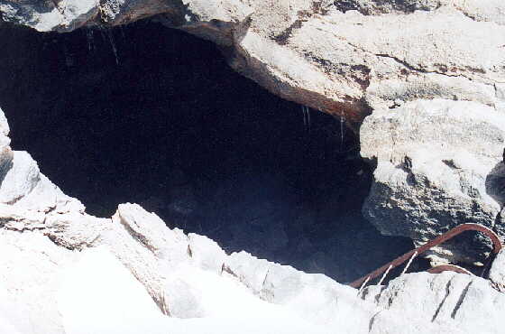 (c)2002 KPKproject - unterwegs nach oben - die Eishöhle im Seitensprung erreichbar