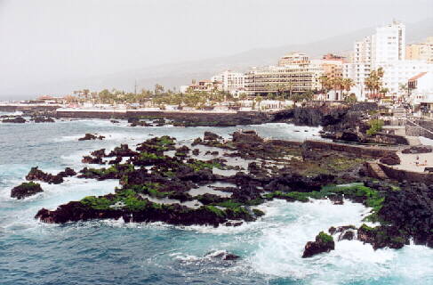 (c)2002 KPKproject - PUERTO de la CRUZ an der Strandpromenade