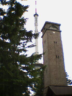 Der Brandenkopf - Aussichtsturm in Konkurrenz mit dem modernen Funkturm