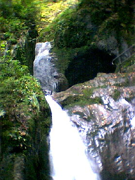 Gottschläg-Wasserfälle mit dem Edelfrauengrab (Höhle)