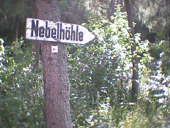 Altes Wegweiserschild der Nebelhhle