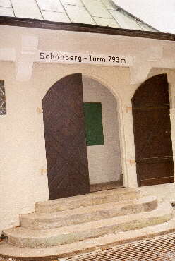 Der Schönbergturm nach der Renovierung zu späterem Zeitpunkt fotografiert! Das Portal