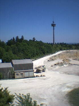 Der gigantische Steinbruch - hier die Ladestation, die Bergstation der Seilbahn