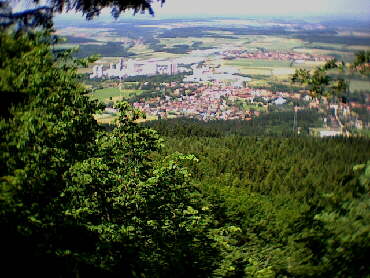 Blick auf Dotternhausen und das Zementwerk